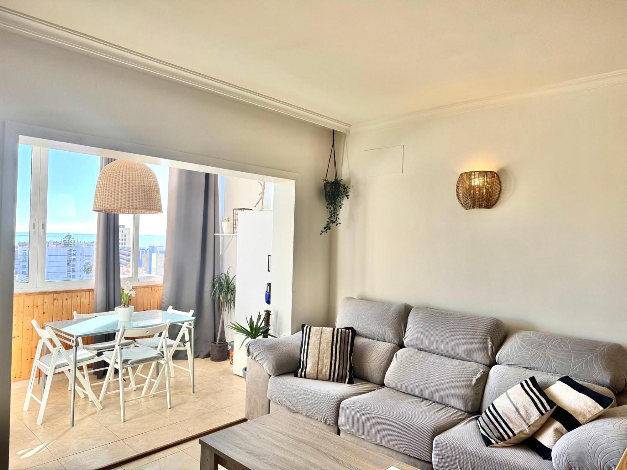 Cozy Fuengirola Apartment With Sea View & Pool Eksteriør billede